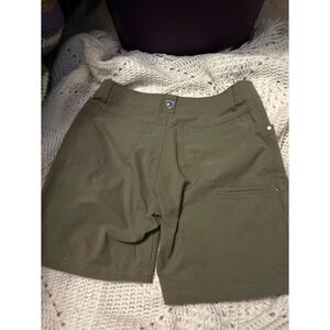 Kuhl size 34 green khaki shorts